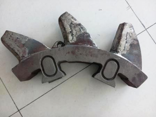 Metal ceramic composite toothed roller