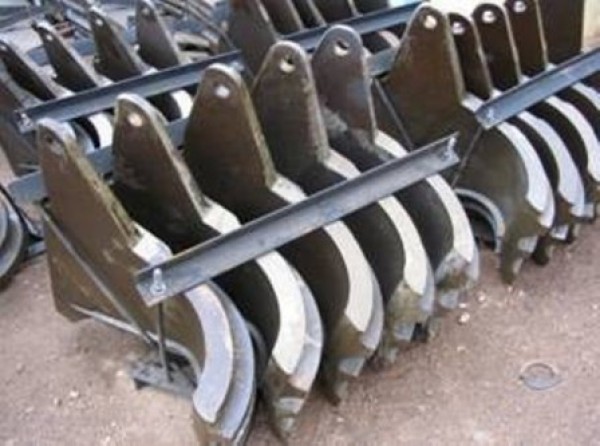 Wear resistant baffle