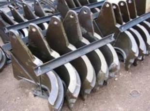 Wear resistant baffle