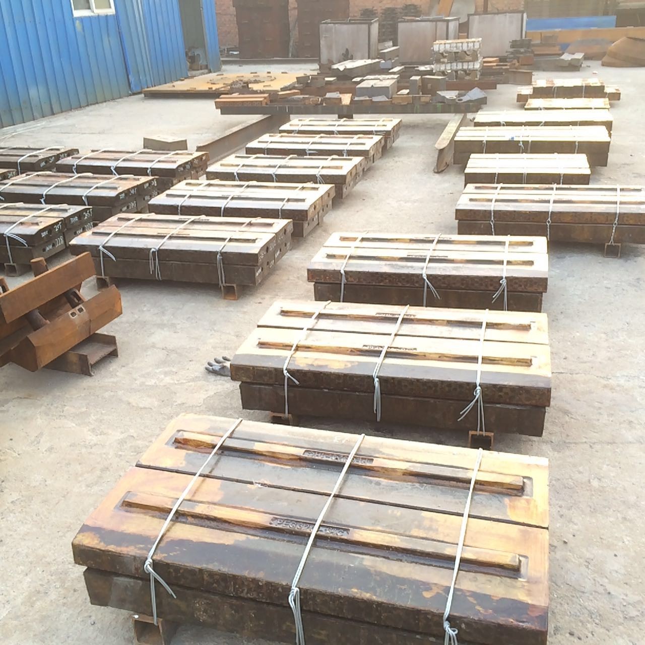 Ceramic insert blow bars