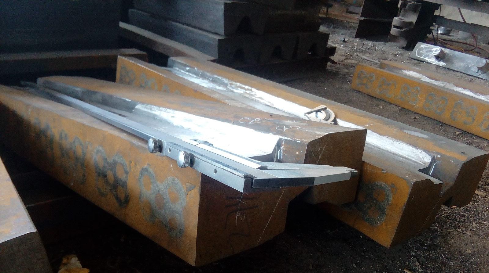 High Manganese Steel matrix ceramic insert blow bar