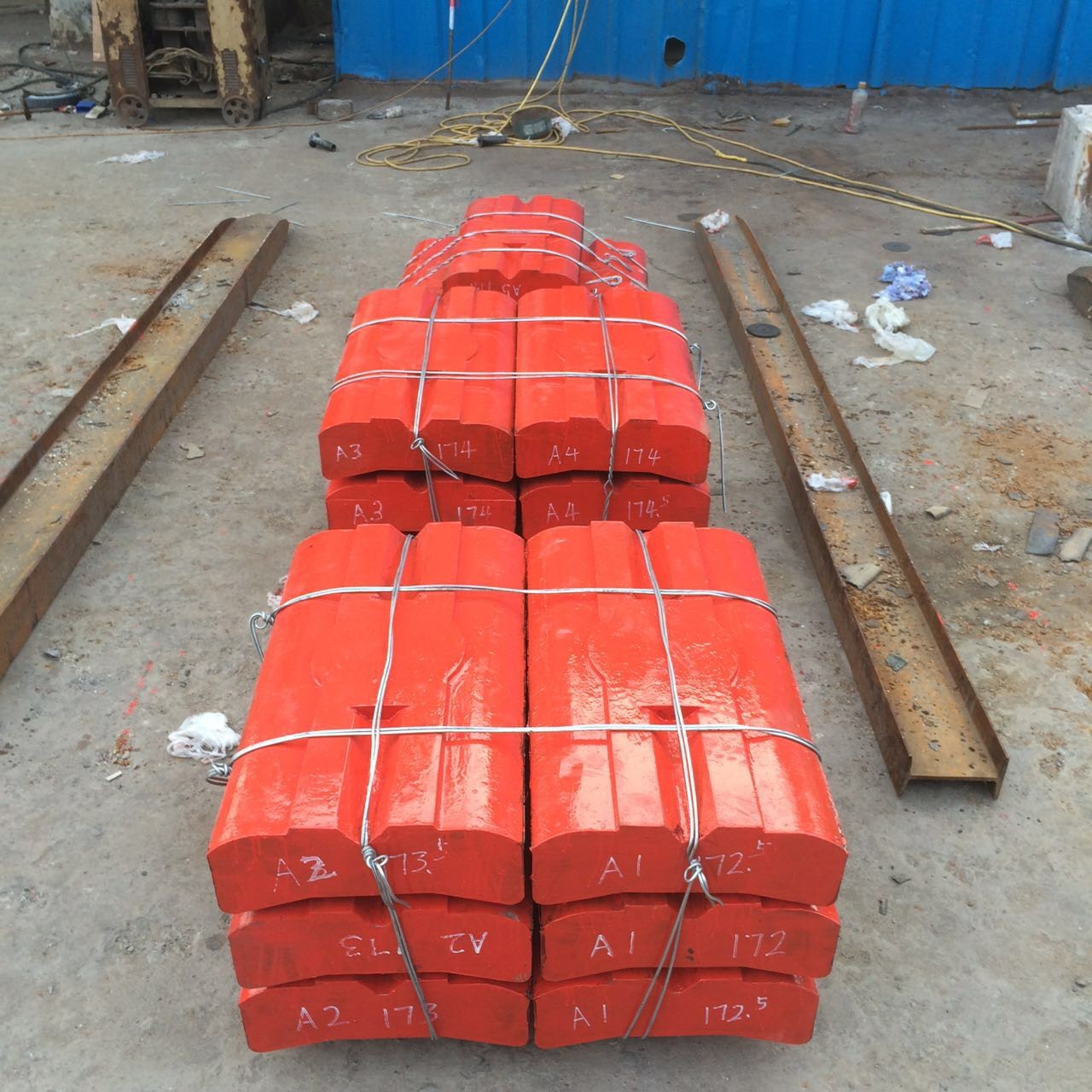 High Manganese Steel matrix ceramic insert blow bar