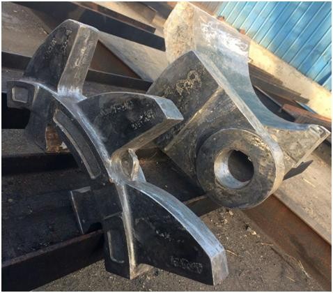 Metal ceramic composite tooth Segments of toothed roll crusher