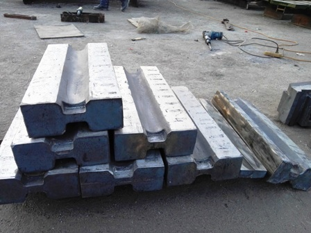 Metal ceramic composite toothed roller